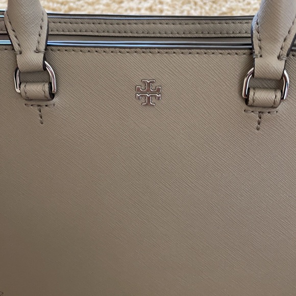 Tory Burch Small Robinson Zip Tote French Grey - Picture 7 of 8